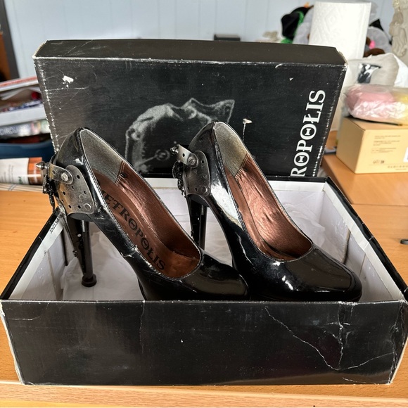 Metropolis Shoes - Picture 11 of 13